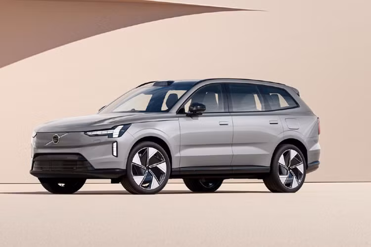 Các linh kiện khác do các bên thứ 3 cung ứng và điều khiển riêng, sau đó chúng mới truyền dữ liệu về hệ thống trung tâm. Trong tương lai, Volvo kỳ vọng sự đồng bộ toàn hệ thống sẽ giúp hãng có thể đưa vào ứng dụng công nghệ tự lái hoàn chỉnh (cấp 5).