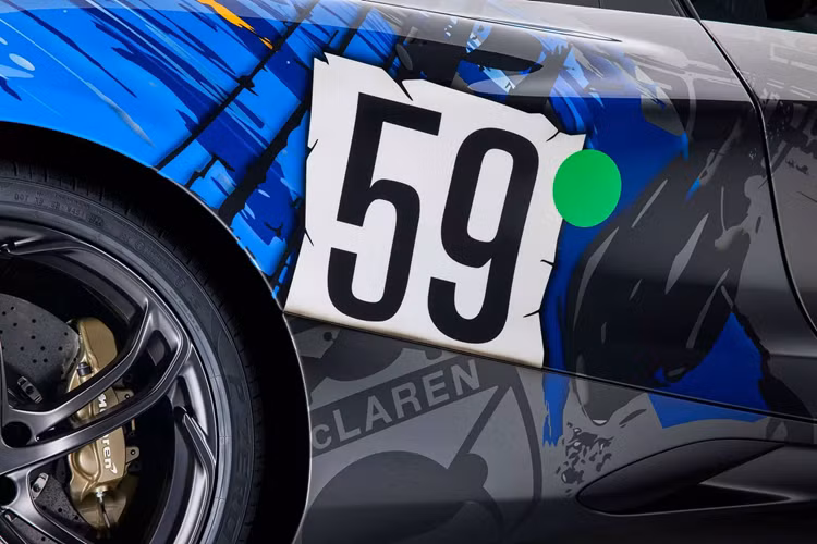 Số hiệu #59 gợi nhớ về chiếc McLaren F1 GTR chiến thắng Le Mans 1995 cùng các tay đua Yannick Dalmas, Nasanori Sekiya và JJ Lehto.