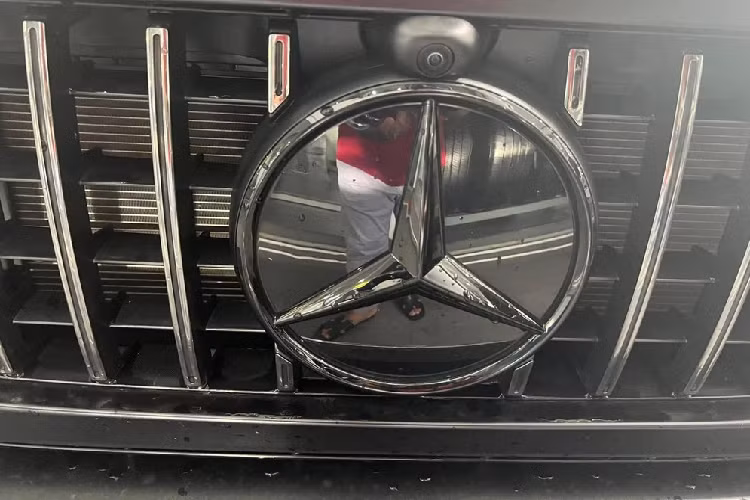 Nội công này được truyền tới cả 4 bánh thông qua hộp số tự động AMG Speedshift Plus 9 cấp, nhờ đó, dòng xe được mệnh danh là "ông vua địa hình" có thể tăng tốc từ vị trí xuất phát lên 100 km/h chỉ trong thời gian 4,5 giây, tốc độ tối đa của xe đạt được là 220 km/h.