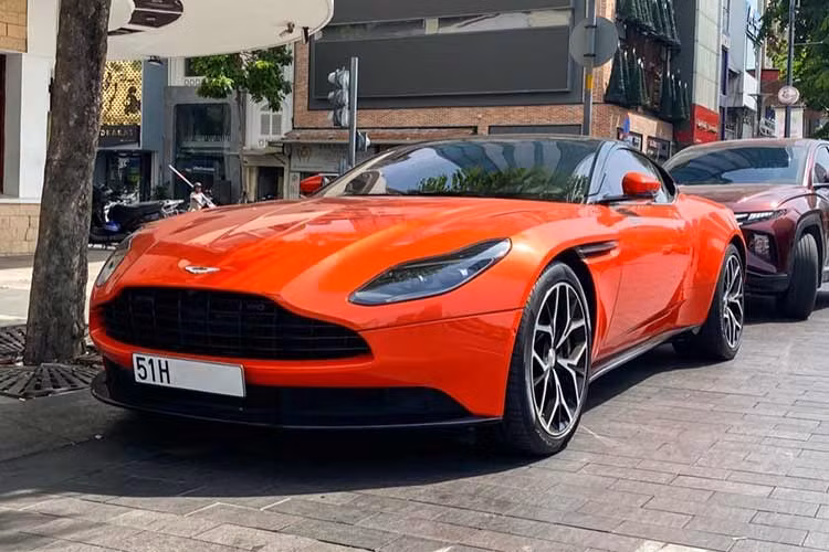 Cham mat Aston Martin DB11 mau cam hon 15 ty doc nhat Viet Nam-Hinh-9