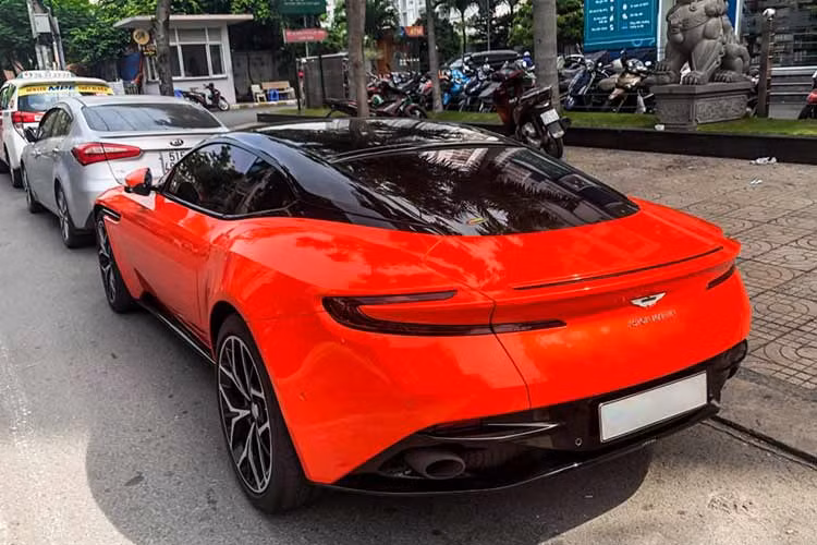 Cham mat Aston Martin DB11 mau cam hon 15 ty doc nhat Viet Nam-Hinh-3