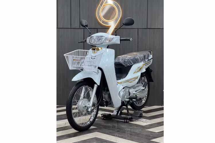 Honda Dream 2024 có kích thước dài x rộng x cao lần lượt là 1.868 x 697 x 1.051 (mm), chiều dài cơ sở 1.200 mm, khoảng sáng gầm 143 mm, chiều cao yên 751 mm và trọng lượng 98 kg. Các thông số này tương đương Honda Dream phiên bản 2023. Về kiểu dáng, Honda Dream 2024 gần như không thay đổi so với phiên bản trước đó.
