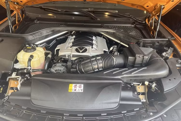 Với mức giá này, đây là lựa chọn khá hấp dẫn với người quan tâm đến xe SUV dùng động cơ có dung tích lớn. Hiện nay trên thị trường, VinFast President đã qua sử dụng có giá bán dao động từ 1,6 – 1,8 tỷ đồng. Như vậy, giá bán của chiếc xe trong bài đang rẻ hơn so với mặt bằng chung.