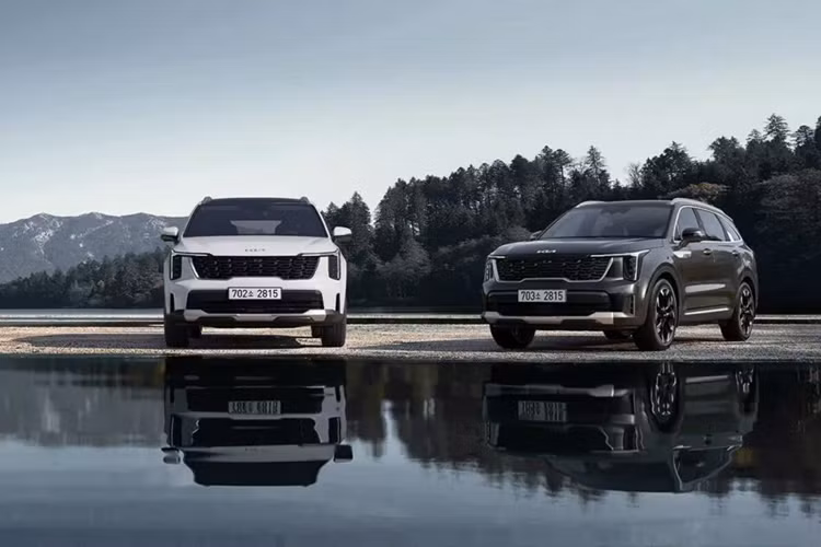 Chưa rõ Kia Sorento 2025 tại Mỹ trang bị khối động cơ nào, nhưng có thể sẽ là động cơ 4 xi-lanh dung tích 2,5L cùng các tuỳ chọn hybrid hoặc PHEV.