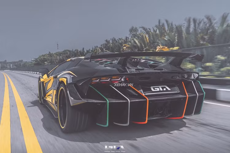 Cung cấp sức mạnh cho Lamborghini Aventador LP 700-4 là khối động cơ V12, dung tích 6.5L, hút khí tự nhiên, sản sinh công suất 700 mã lực và mô-men xoắn 690 Nm.