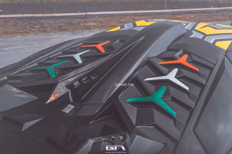 Chủ nhân không tiết lộ chi phí để nâng cấp chiếc Lamborghini Aventador độ Duke Dynamics duy nhất tại Việt Nam nhưng ở nước ngoài bộ bodykit này có giá khoảng 50.000 USD (~ 1,17 tỷ VNĐ), với tổng cộng 26 chi tiết độ.