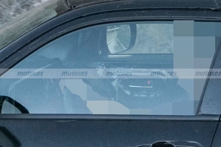 Suzuki đã xác nhận mẫu xe điện của họ thuộc phân khúc SUV cỡ B với kích thước tương đương như VinFast VF6 đang sắp ra mắt tại Việt Nam và Hyundai Kona EV. Dự kiến chiều dài của xe sẽ khoảng 4,3 m và chiều dài cơ sở 2,7 m. Điểm nổi bật của mẫu xe này là khung gầm dạng ván trượt, giúp tối ưu hóa không gian nội thất.