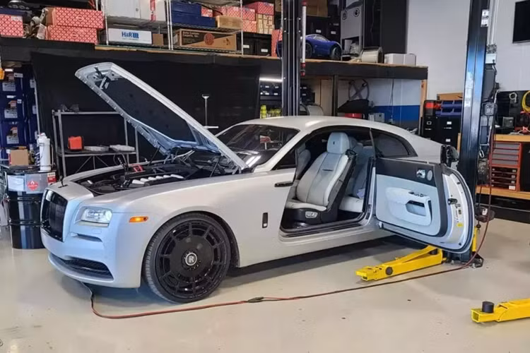Dung phu tung BMW de lap xe Rolls-Royce tiet kiem nghin do