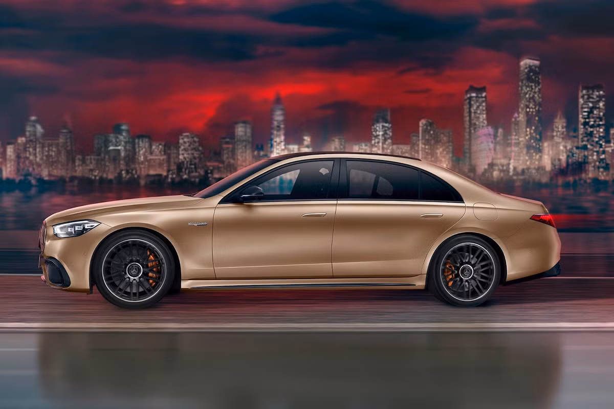 Gói cá nhân hóa Manufaktur cho Mercedes-AMG S63 với 8 tùy chọn màu sắc, màu tối giản có màu xanh cổ điển Manufaktur uni và màu xám silicon Manufaktur. Bắt mắt hơn sẽ có các màu Manufaktur graphite metallic, mystic blue metallic, olive metallic và rubellite red metallic.