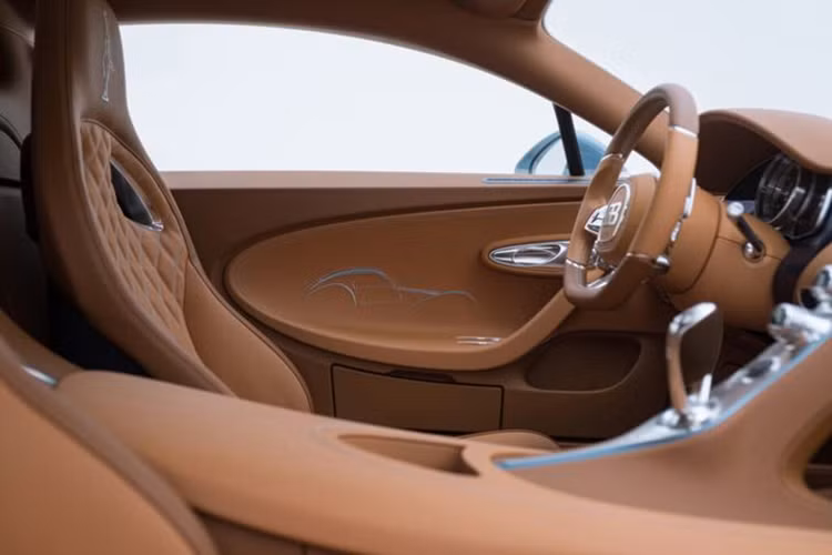 Hai thập kỷ sau, chồng bà đã tìm đến đến cơ sở Molsheim của Bugatti để đặt mua một chiếc Chiron Super Sport và yêu cầu hãng bổ sung những chi tiết đặc trưng của Type 57 SC Atlantic để làm quà tặng vợ.