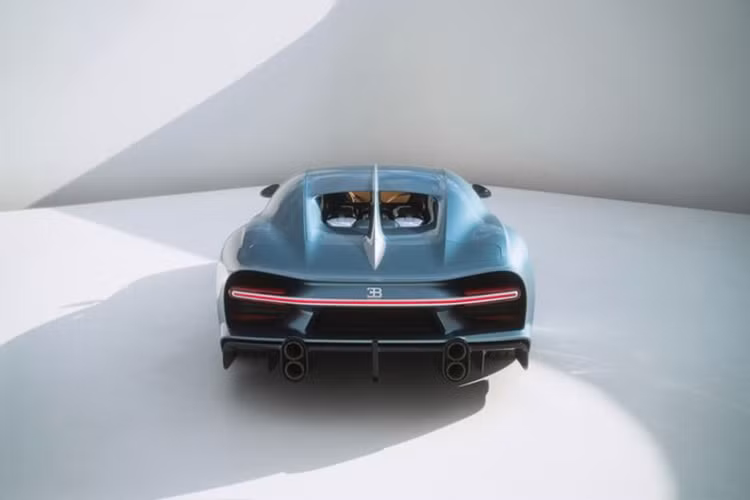 Đặc biệt hơn, thiết kế của xe được lấy cảm hứng từ huyền thoại Bugatti Type 57 SC Atlantic. Theo chia sẻ, nữ đại gia lần đầu tiên nhìn thấy 57 SC nguyên bản cách đây 20 năm và từ đó đem lòng yêu mến thiết kế đầy tinh tế của mẫu xế cổ mang thương hiệu Pháp.