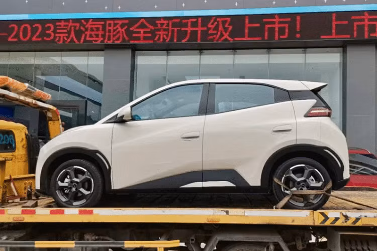 Theo một số thông tin nội bộ, phạm vi giá xe BYD Seagull 2023 dao động từ 80.000 nhân dân tệ đến 100.000 nhân dân tệ (tương đương 272 triệu đồng đến 341 triệu đồng).