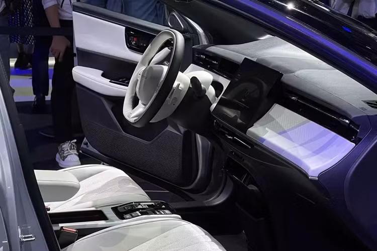 Hiện hãng Honda chưa công bố thông số và trang bị cụ thể của hai mẫu SUV mới. Chỉ biết rằng, xe dùng mô-tơ điện mạnh 204 mã lực và đi kèm cụm pin dự kiến có dung lượng 68,8 kWh. Nhờ đó, xe có thể chạy khoảng 510 km sau khi sạc đầy pin.