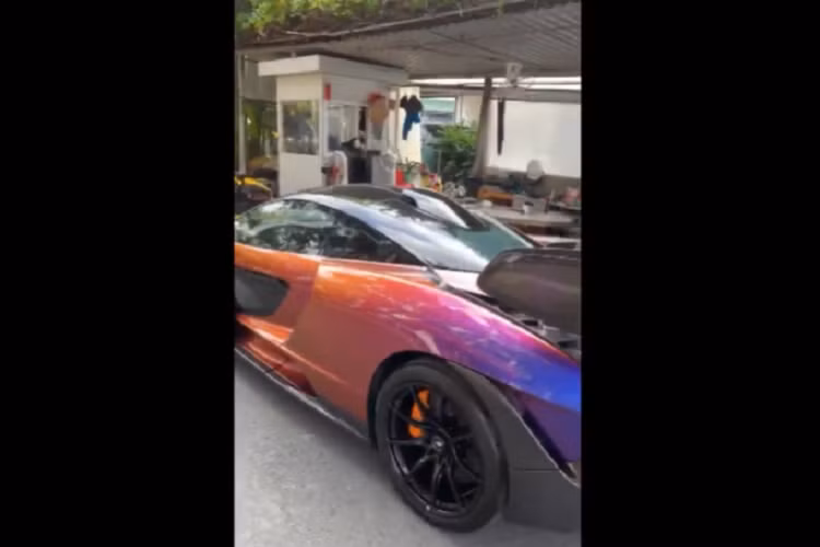 Sức mạnh của siêu phẩm McLaren Senna mới được Hoàng Kim Khánh mang ra đường dạo phố được truyền về trục bánh sau thông qua hộp số ly hợp kép 7 cấp, nhờ đó, mẫu xe hypercar của Anh quốc chỉ cần thời gian 2,8 giây để tăng tốc từ vị trí xuất phát lên 100 km/h trước khi đạt vận tốc tối đa 341 km/h.