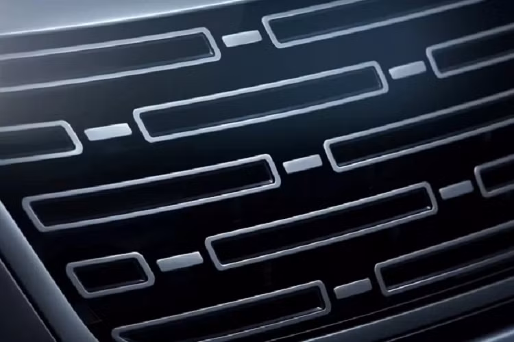 P400e: Động co xăng 2.0L 4 xi lanh và mô-tơ điện đơn PHEV công suất kết hợp 398 mã lực và mô-men xoắn 640 Nm. D200: Động cơ dầu 2.0L 4 xi lanh MHEV công suất 201 mã lực và mô-men xoắn 430 Nm. D300: Động cơ dầu 3.0L 6 xi lanh MHEV công suất 296 mã lực và mô-men xoắn 650 Nm. Tất cả đều đi kèm hộp số tự động 8 cấp kết hợp với hệ dẫn động 4 bánh chủ động AWD.