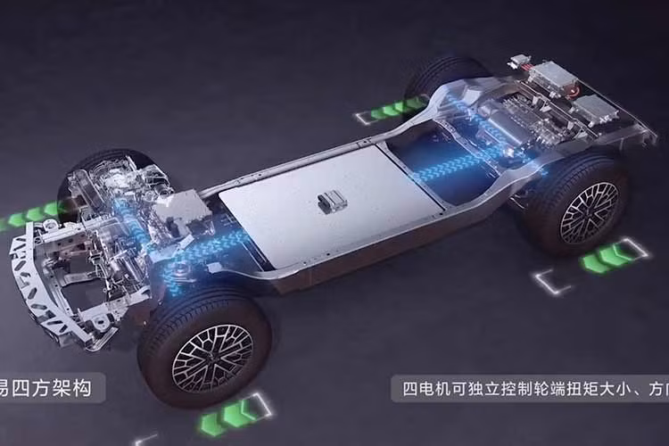 Đồng thời khi kích hoạt chế độ nổi khẩn cấp, cửa sổ trời của xe sẽ tự động mở để cung cấp thêm cho người dùng lối thoát hiểm. Ngoài ra bên trong xe U8 có thể không nhìn thấy nước chảy trong xe trong vòng 30 phút chứ đừng nói đến việc chìm xuống và có thể di chuyển về phía trước với tốc độ nhanh nhất 3 km/h, giúp xe ổn định trong quá trình di chuyển và giảm số lượng người sử dụng.