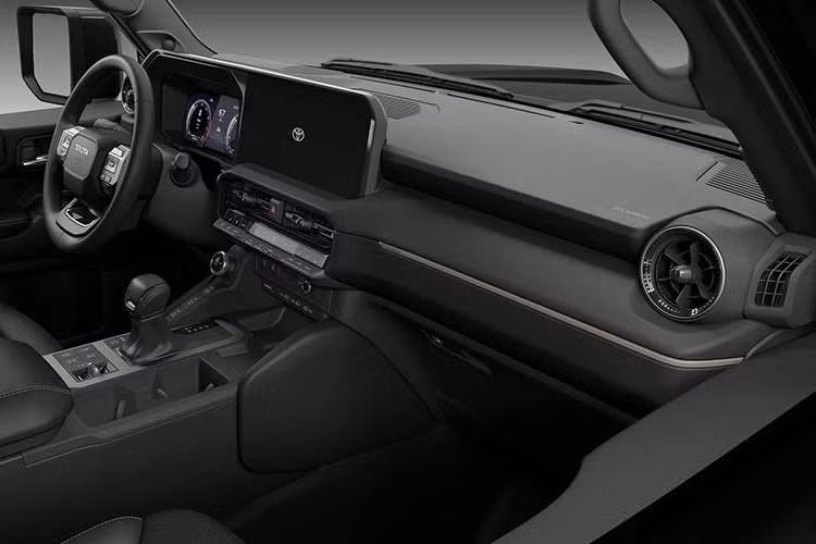 Các nguồn tin uy tín tại Nhật Bản cho rằng mẫu SUV này ban đầu sẽ được cung cấp với các phiên bản động cơ xăng hoặc hybrid. Bên cạnh đó, một phiên bản dùng động cơ điện cũng sẽ được Toyota cân nhắc.