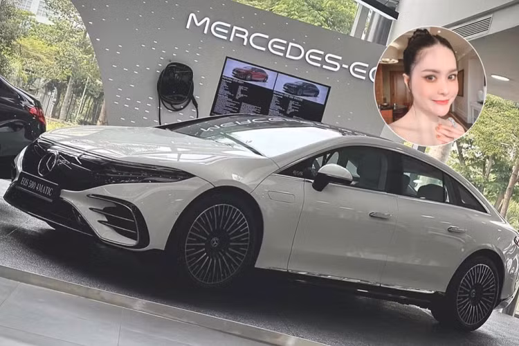 Mới đây, Đoàn Di Băng lại khiến cư dân mạng trầm trồ khi cô không tiếc tiền dành tặng nhiều món quà là chiếc Mercedes-Benz EQS gần 6 tỷ cho vú em của mình là cô nàng Thiên Kim - người đã nhiều năm chăm sóc con cái và quản lý công việc cho gia đình nữ doanh nhân.