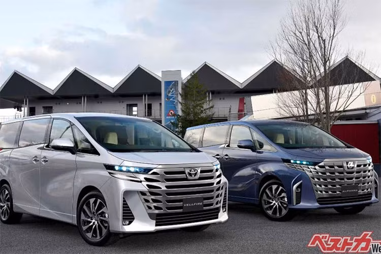 Sắp tới, Lexus LM 2023 thế hệ mới sẽ được phân phối chính hãng tại Việt Nam theo hình thức nhập khẩu nguyên chiếc từ Nhật. Vì thế, hình ảnh vận hành của xe cũng chính là bản xem trước của LM khi về nước.