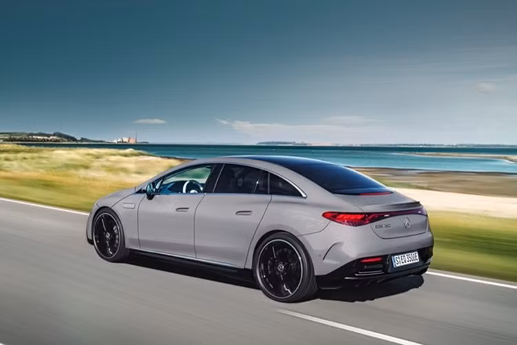Theo công bố, Mercedes-Benz EQE 350 4Matic có phạm vi hoạt động lên đến 418 km. Tuy nhiên, quãng đường thực tế đo được lại lên đến 534 km.