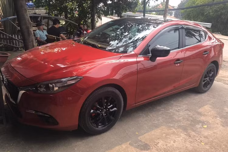 Xe thuộc bản tiêu chuẩn 1.5AT và mức giá mong muốn bán được là 1,3 tỷ đồng. Có thể thấy đây là mức giá mà người tiêu dùng mua được một chiếc BMW 3-Series mới, hay “đập hộp” được một số mẫu xe tầm trung như Toyota Camry, Honda CR-V,… .