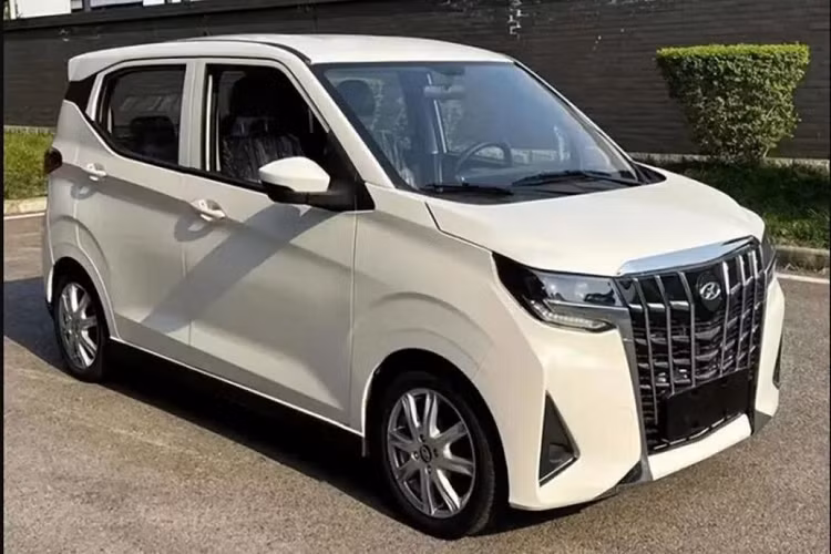 Theo tìm hiểu, mẫu xe này có tên gọi là Honri Boma của Hongri Automobile do Trung Quốc sản xuất. Mẫu xe này cũng vừa được đăng ký bảo hộ tại quê nhà. Honri Boma có kích thước nhỏ hơn một chút so với các mẫu ôtô cỡ nhỏ hạng A tại Việt Nam. Cụ thể xe có chiều dài x rộng x cao lần lượt là 3.517 x 1.495 x 1.660 mm cùng trục cơ sở 2.495 mm.