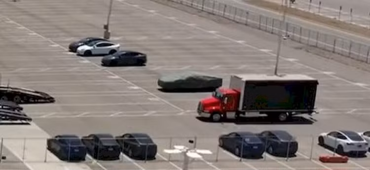 Tesla Cybertruck lo dien khong che, sap ban giao toi tay khach hang-Hinh-2