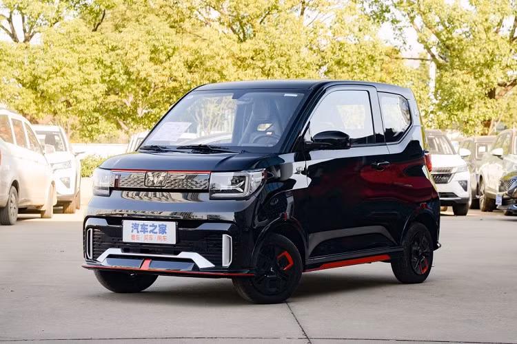 Được biết, trong năm 2022 vừa qua, mẫu ôtô điện của tập đoàn GM đã đạt doanh số lên đến 554.067 xe, tăng 30% so với năm 2021. Đồng thời, doanh số Wuling Hongguang Mini EV cũng chiếm thị phần khoảng 9,5% trong phân khúc ô tô thuần điện tại thị trường Trung Quốc trong năm ngoái, cao hơn mọi mẫu xe khác.