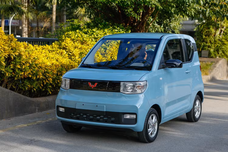 Trong khi đó, Chery QQ Ice Cream có giá bán chỉ từ 39.900 - 57.500 Nhân dân tệ (138 - 199 triệu đồng); Chery Ant là 79.900 - 103.000 Nhân dân tệ (276 - 356 triệu đồng); Changan E-Star là 78.900 - 84.900 Nhân dân tệ (273 - 294 triệu đồng); và Changan Lumin là 48.900 - 63.900 Nhân dân tệ (169 - 221 triệu đồng).