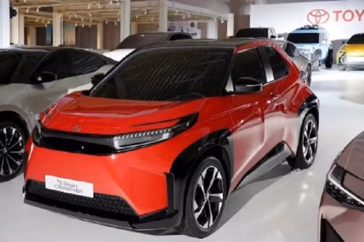 Thời điểm ra mắt của mẫu crossover bZ Small Crossover mới nhà Toyota trùng với thời gian ra mắt dự kiến của Suzuki eVX chạy điện mới. Tuy nhiên, hai mẫu xe Suzuki eVX và Toyota bZ Small Crossover này không có sự liên quan nào tới nhau.