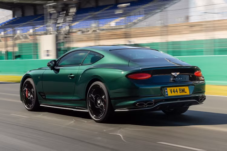 Bentley Continental GT Speed và GTC Speed có giá khởi điểm khoảng 291.225 USD (tương đương 6,8 tỷ đồng) và 317.300 USD (tương đương 7,4 tỷ đồng). Mức giá của phiên bản "Le Mans Collection" không được tiết lộ.
