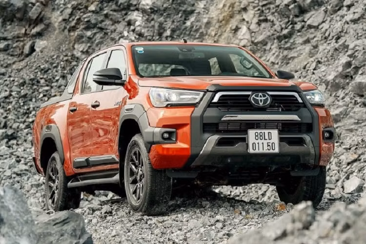 Toyota Hilux nhap Thai tu 740 trieu tai Viet Nam, bo ban so san