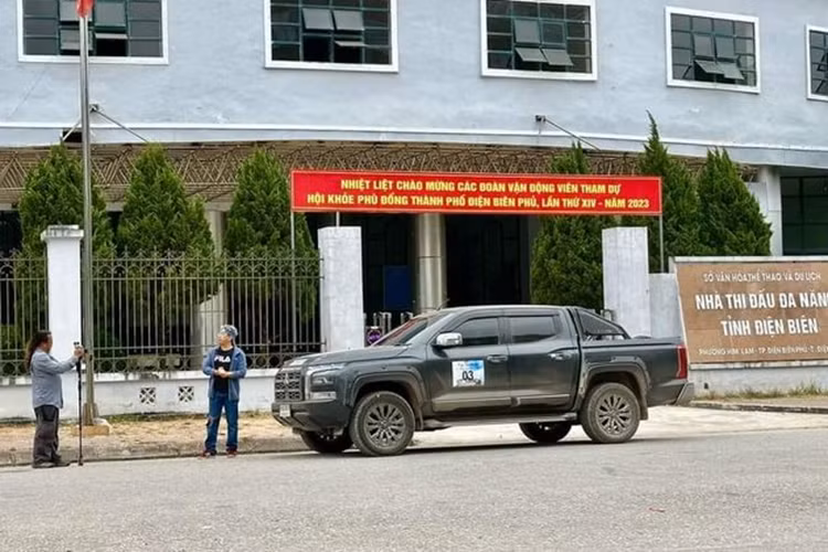 Từ khi ra mắt hồi cuối tháng 7/2023, đây là lần đầu tiên mẫu xe bán tải Mitsubishi Triton 2024 thế hệ mới xuất hiện ở Việt Nam.Trong khi đó, tại các quốc gia khác thuộc khu vực Đông Nam Á như Thái Lan hay Philippines, mẫu xe này đã được mở bán rộng rãi.