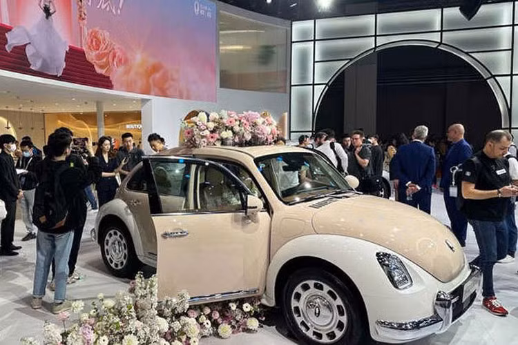 Tại triển lãm ô tô Thượng Hải 2023, thương hiệu Ora của hãng xe Great Wall Motor không chỉ giới thiệu chiếc xe điện Ora Good Cat GT Mulan Edition 2023 mới mà còn trình làng 3 phiên bản mới của dòng xe ORA Ballet Cat 2023 chạy điện cho thị trường tỷ dân.