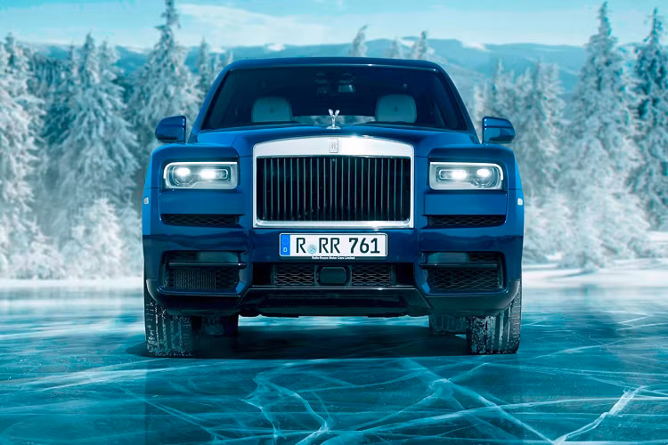  Cullinan Frozen Lakes Đây là bộ sưu tập những chiếc Cullinan được tạo ra với mục đích “đưa hành khách đắm chìm trong bầu không khí diệu kỳ của xứ sở thần tiên vào mùa đông”.
