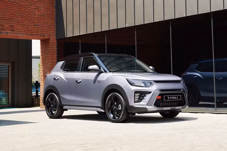 Tại thị trường Hàn Quốc, giá xe KG Mobility Tivoli 2023 tương ứng cho 4 bản trang bị bán ra từ 18,83 - 25,98 triệu Won (khoảng 338 - 467 triệu đồng). Bên cạnh đó, phiên bản KG Mobility Tivoli Air 2023 có 2 phiên bản và giá từ 22,94 - 26,98 triệu Won (412 - 485 triệu đồng).