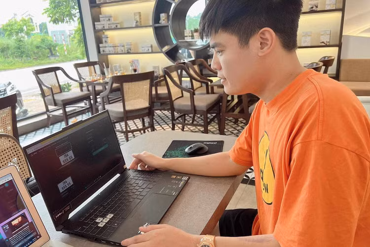 "Khi có 5 ngũ phúc: phú, quý, thọ, khang, ninh và là con số của đời người, tượng trưng cho danh dự, uy lực, và quyền lực, đạo quân tử phải có 5 đức tính cần thiết của con người: nhân, nghĩa, lễ, trí, tín. Con số 5 còn có ý nghĩa huyền bí, biểu thị cho ngũ hành kim, mộc, thủy, hỏa, thổ. Vì thế, số 5 được xem là con số may mắn, tượng trưng cho những điều tốt đẹp, phúc đức và phước lộc, biểu trưng cho thế giới vật chất và đại diện cho sự sinh sôi nảy nở của thế giới xung quanh".