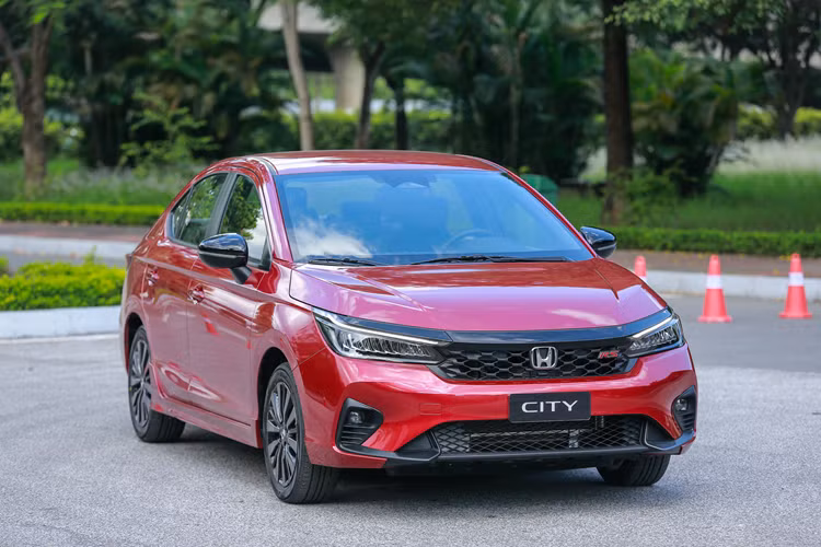 Tuy nhiên, xét trong quý III/2023 doanh số bán hàng của Honda City lại kém hơn Mazda3 145 xe, chỉ đạt 1.653 xe. Lũy kế tính từ đầu năm đến hết tháng 9/2023 có tổng cộng 6.756 chiếc Honda City được bàn giao đến khách hàng.