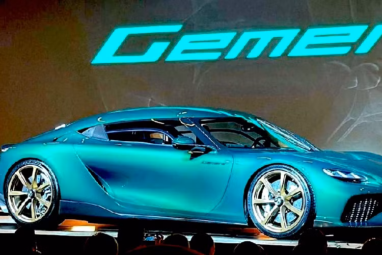 Koenigsegg ước tính Gemera 3 xy-lanh có thể đạt 100 km/h (62 mp/h) trong 1,9 giây và tốc độ tối đa 400 km/h (249 mp/h). Gemera 3 xy-lanh được trang bị hệ dẫn động bốn bánh và đánh lái 4 bánh và vectơ mô-men xoắn. Bộ pin của phiên bản 3 xy-lanh cung cấp động cơ điện lên đến 50 km (31 dặm).