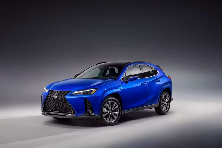 Cải tiến đáng chú ý khác nằm ở hệ thống hỗ trợ người lái Lexus Safety System+ được nâng cấp từ phiên bản 2.5 lên 3.0, bao gồm các tính năng mới như: Kiểm soát hành trình bằng radar động ở mọi tốc độ, Hỗ trợ theo dõi làn đường, Hệ thống phát hiện người đi bộ, Nhận diện biển báo đường, Hỗ trợ lái xe chủ động, Cảnh báo chệch làn đường, …