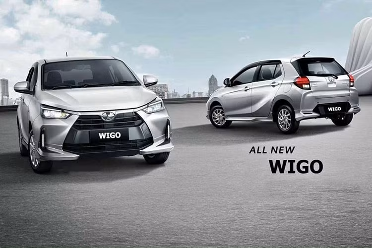 Phiên bản cao cấp nhất sẽ được trang bị chế độ lái Power Mode, đi cùng hộp số vô cấp D-CVT. Còn bản tiêu chuẩn MT là số sàn 5 cấp (tương đương với Toyota Agya bản E). Hãng chưa tiết lộ giá xe Toyota Wigo 2023, tuy nhiên một số đại lý đã nhận cọc mẫu xe này với giá bán dự kiến là 384 và 412 triệu đồng.