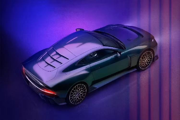 Hãng siêu xe Anh quốc không tiết lộ giá xe Aston Martin cụ thể, nhưng theo giới chuyên môn nhận định rằng mỗi khách hàng đã phải bỏ ra từ 1 đến 1,5 triệu bảng Anh (tương đương 30 đến 46 tỷ đồng) để được nắm chắc quyền sở hữu xe.