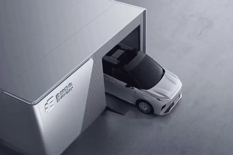 Thị trường xe MPV ở Trung Quốc từ lâu là con gà đẻ trứng vàng cho không ít hãng xe, chính điều này mà người tiêu dùng ở đây luôn có nhiều sự lựa chọn từ phân khúc bình dân đến siêu cao cấp, trong đó, chỉ cần từ 633 triệu đồng, khách hàng đã có thể sở hữu 1 chiếc xe MPV hạng sang chạy hoàn toàn bằng điện, SAIC Maxus Mifa 9 2023 mới.
