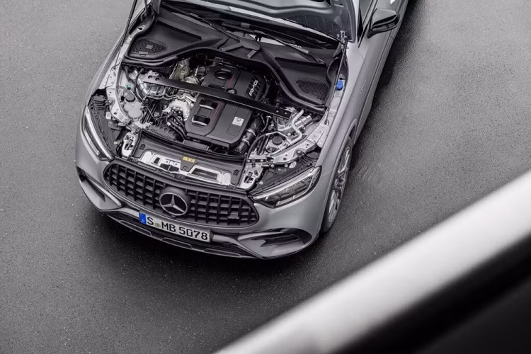Trong khi đó, ở Mercedes-AMG GLC 63 S E Performance Coupe 2024 mới, động cơ xăng tạo ra công suất tối đa 469 mã lực, kết hợp cùng mô-tơ điện mạnh 201 mã lực, cụm pin hiệu suất cao và hệ dẫn động 4 bánh toàn thời gian AMG Performance 4Matic+.