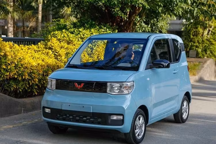 Ngoài ra, hàng ghế sau hỗ trợ gập 50:50, thể tích tổng thể cốp sau khi gập xuống đạt 734 lít, có thể chứa một vali 32 inch, một vali 28 inch và hai vali 24 inch.