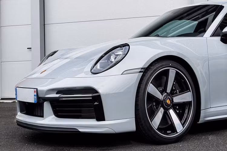 Với mức tăng giá liên tục đã cho thấy sức hút của Porsche 911 Sport Classic 2023 hiện là khá lớn. Chúng tôi sẽ tiếp tục cập nhập thông tin về mẫu xe Porsche 911 Sport Classic 2023 tại Việt Nam.