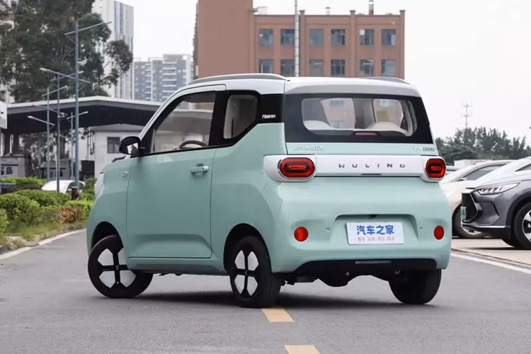 Sức mạnh đến từ động cơ đồng bộ nam châm vĩnh cửu cho ra công suất tối đa là 40 mã lực và mô-men xoắn cực đại 92 Nm, phía sau và bộ pin lithium iron phosphate 17,3 kWh, cung cấp phạm vi di chuyển theo chu trình thử nghiệm CLTC là 170 km.