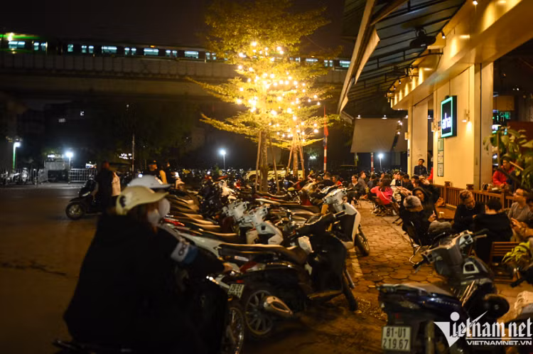 Giành lại vỉa hè cho người đi bộ, bao năm vẫn "đánh trống bỏ dùi" - Hình 2 Gianh lai via he cho nguoi di bo, bao nam van