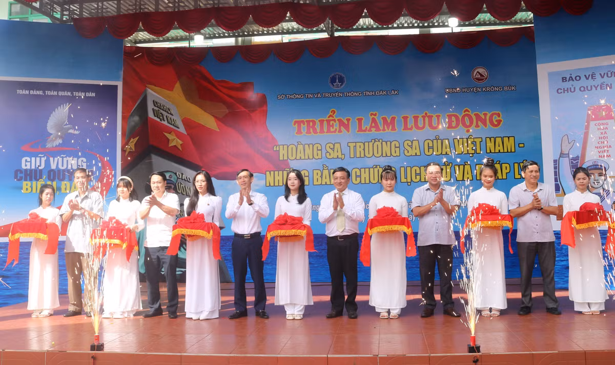 Đắk Lắk: Triển lãm lưu động Hoàng Sa, Trường Sa của Việt Nam Dak Lak: Trien lam luu dong Hoang Sa, Truong Sa cua Viet Nam