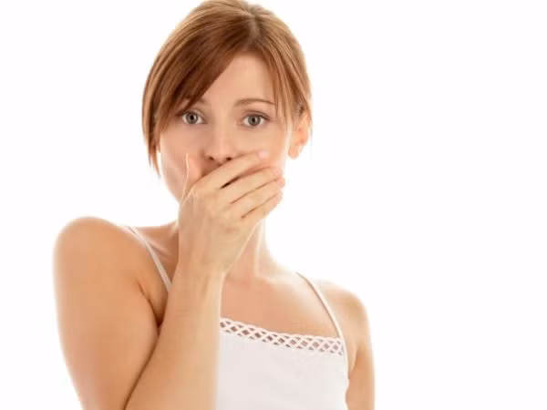 Ngoài ra bạn cũng nên chú ý chế độ ăn uống, luyện tập hàng ngày bởi chế độ ăn kiêng và tập thể dục cường độ cao có thể gây ra hôi miệng.